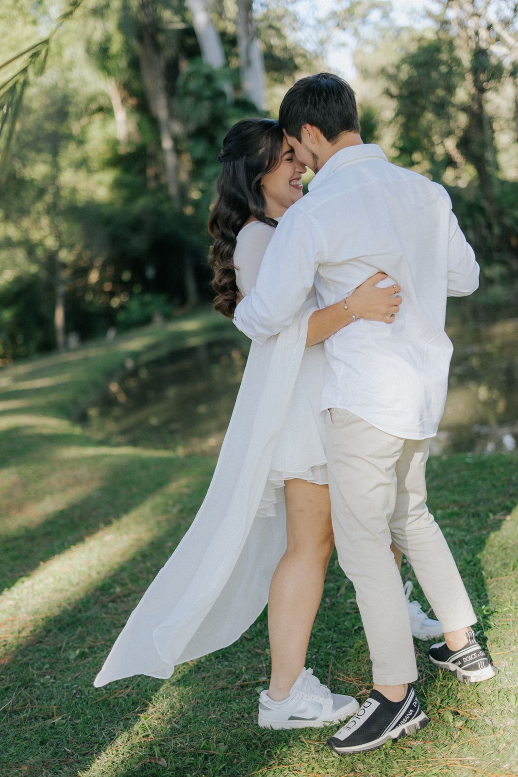 Millena e Kayque abraçados